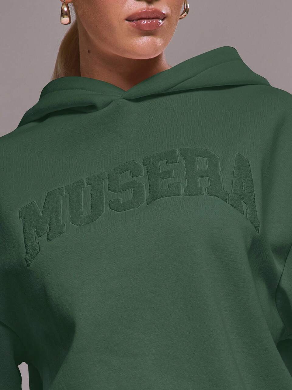 Zielona bluza z kapturem oversize z aplikacją Musera (tylko góra)