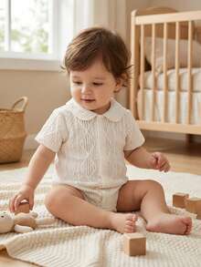 Vintaside Kids 男婴白色短袖连体衣，休闲针织提花面料，镂空设计，经典圆领，全纽扣前襟，简约百搭，方便的开裆设计，适合春夏室内穿着，舒适休闲居家、洗礼或正式家庭聚会（1-24个月），四季皆宜 - 杏色 - 查看 6