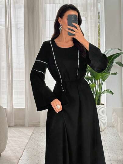 Al Najma 纯色银色刺绣边饰中东/阿拉伯风格长款束腰外衣