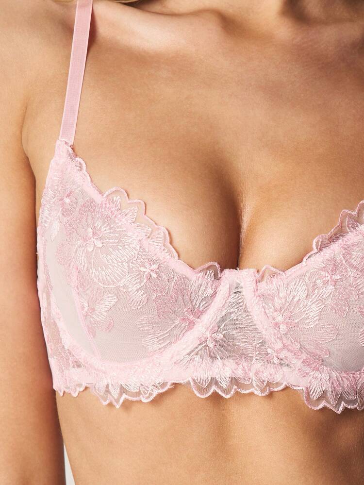 MISSGUIDED Embroidered Floral Lace Bralette And Thong Lingerie Set With Scalloped Edges And Adjustable Straps For Intimate Occasions