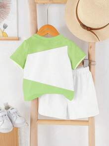 Bộ đồ 2 món cho bé trai, gồm áo thun cổ tròn tay ngắn và quần short họa tiết hoạt hình, thích hợp cho mùa hè. - Nhiều màu - Xem 3