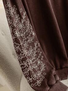 SHEIN CURVE+ 大码女式休闲长袖刺绣雪花水洗圆领宽松套头卫衣秋冬女装/2026/新年 - 棕色 - 查看 3