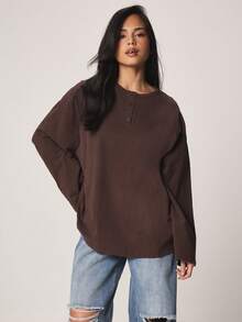 MISSGUIDED Button Through Oversized Long Sleeve Crew Neck T-Shirt With Henley Style Neckline Fall Winter Casual Top - Brown - View 4