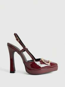 عنابي اللون