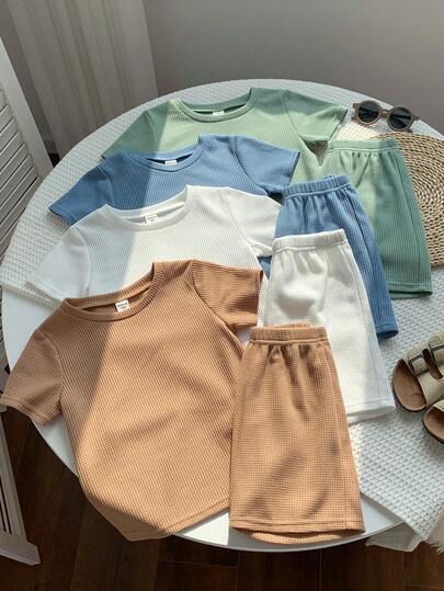 SHEIN 8pcs/Set Young Boys' Comfortable Casual Waffle Texture Short Sleeve T-Shirt And Shorts Set, Versatile For Daily Wear, Sports, Outings, School, Gatherings, Holidays, Photoshoots, Back To School Season, Spring/Summer