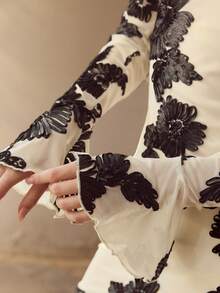 MOTF PREMIUM 女士修身优雅网纱提花喇叭袖短连衣裙 - 白色 - 查看 3