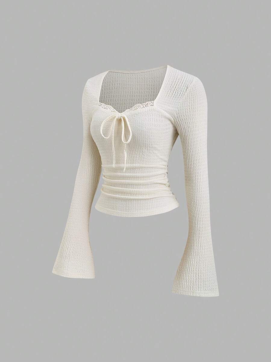 Sweetra 女士万圣节、感恩节、新年等节日，适合派对、通勤、日常穿着、旅行、度假。紧身上衣，饰有纹理蕾丝花边和蝴蝶结，喇叭袖弹力T恤，春/秋/冬季皆宜。 - 杏色 - 查看 1