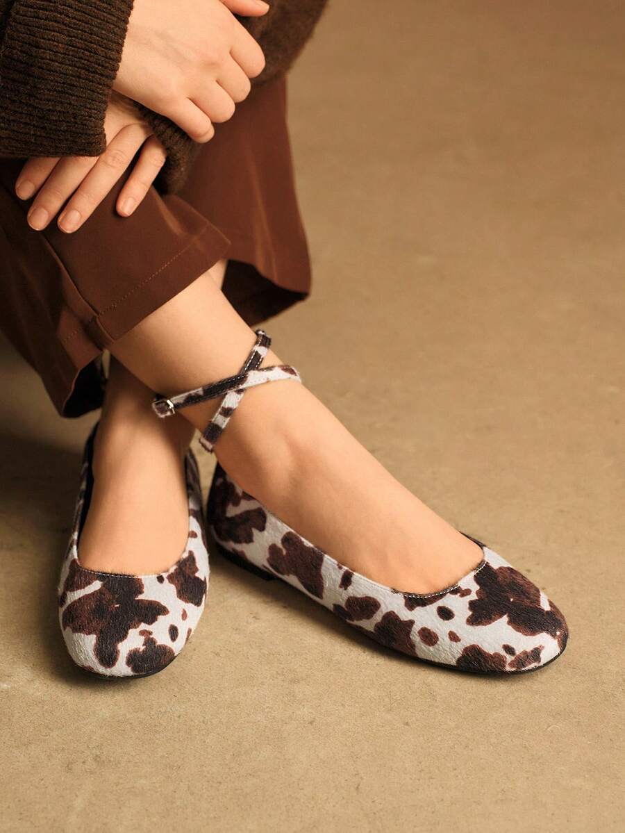 Rosivie Giày lười nữ kiểu dáng casual với họa tiết da bò và khóa cài. - màu nâu - Xem 1