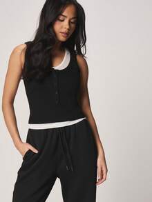 MISSGUIDED 叠穿圆领纽扣前襟无袖背心，内搭罗纹背心，适合日常休闲叠穿 - 藍白色 - 查看 1