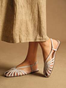 Rosivie 女士方头平底金色PU休闲凉鞋，时尚舒适，适合日常和海滩穿着 - 白色 - 查看 4