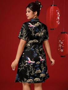 Elenzga 大码女式仙鹤印花短袖纽扣设计中国新年连衣裙 - 黑色 - 查看 2