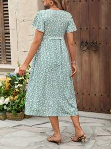 SHEIN 孕妇雏菊印花V领荷叶边短袖哺乳连衣裙