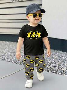 BATMAN X SHEIN 2件套男婴休闲宽松舒适可爱卡通图案复古短袖T恤和短裤套装，适合动漫迷，春夏款 - 彩色 - 查看 1