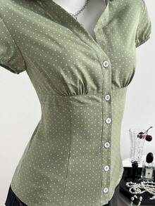 Elamini Áo sơ mi nữ tay ngắn ôm dáng, cổ ve áo, in họa tiết chấm bi - màu xanh lá - Xem 3