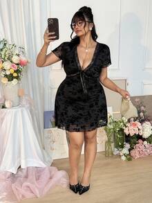 CovetEZ V领蕾丝拼接黑色休闲连衣裙，春夏款 - 黑色 - 查看 8