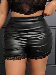 Slaydiva 大码女式优雅派对聚会高腰修身纯黑色短裤，侧边褶裥，七分裤长，PU涂层面料拼接蕾丝边 - 黑色 - 查看 8