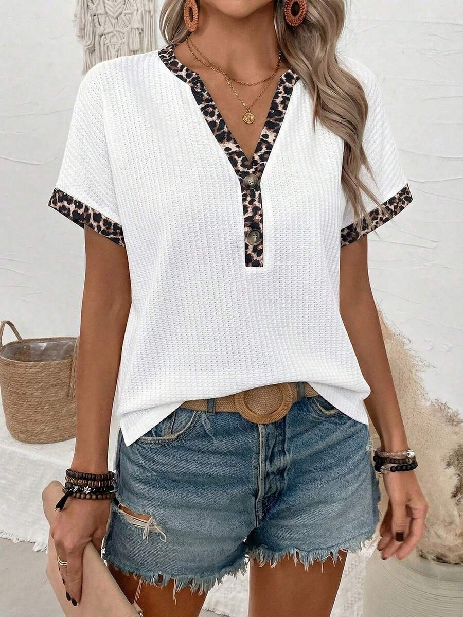 SHEIN Áo thun nữ tay ngắn cổ chữ V phối họa tiết da báo, kiểu dáng thường ngày, có cúc cài. - Nhiều màu - Xem 1