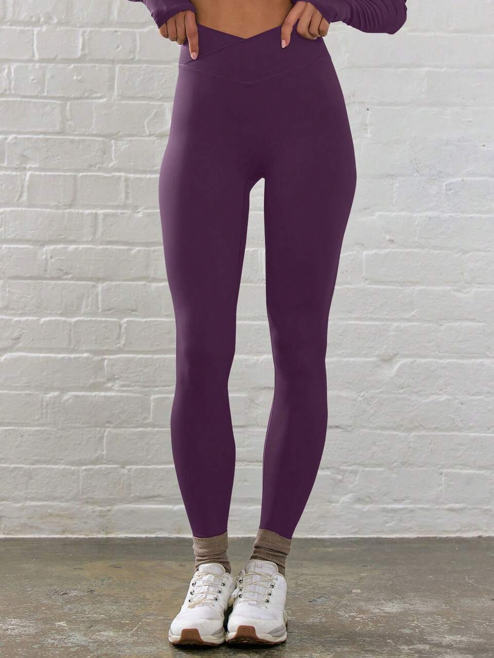 Leggings Sportivi Viola Aderenti con Vita a Incrocio e Linee Contour