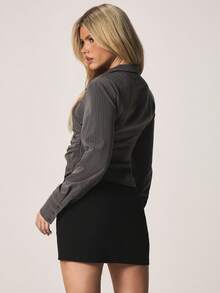 MISSGUIDED 条纹翻领裹身长袖商务休闲办公衬衫，纽扣细节和收腰设计，适合秋季职业装扮。 - 深灰色 - 查看 2