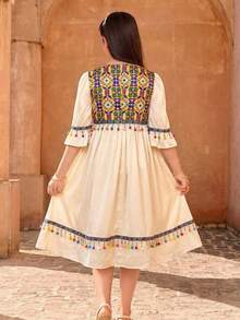 SHEIN Modisches und elegantes Kleid für Tween-Mädchen mit Blume Muster-Patchwork-Anhänger-Dekor - Aprikosenfarben - Übersicht 3