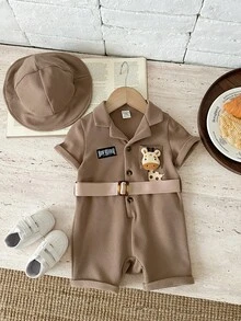 SHEIN 2件套男女宝宝休闲可爱童子军短袖连体衣和遮阳帽套装，实用套装，春夏男女宝宝服装 - 卡其色 - 查看 1