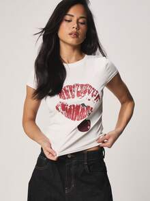 MISSGUIDED 樱桃红唇印花短袖圆领修身T恤，休闲夏季款式 - 白色 - 查看 5