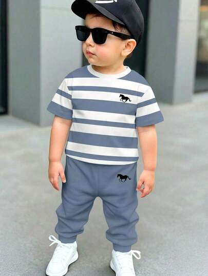 SHEIN 2pcs Baby Boys Casual Loose Comfortable Short Sleeve T-Shirt And Pants Set, Suitable For Spring/Summer, Classic Striped Print And Stylish Racing Logo Print