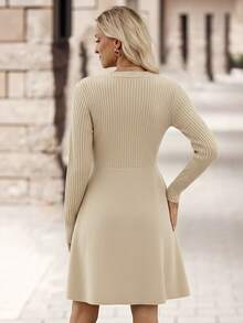 EMERY ROSE Váy dệt kim cài nút phía trước màu trơn thường ngày dành cho nữ, Thu/Đông - Màu be - Xem 2