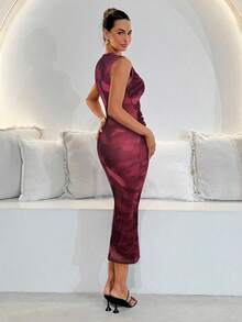 Lavishia Red Abstract Print Sleeveless Bodycon Midi Dress, Suitable For Summer - Red Violet - View 2