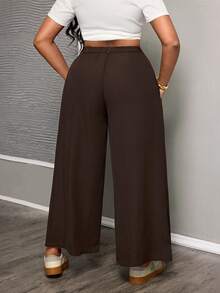 SHEIN PETITE CURVE Calça feminina plus size de cintura alta com pregas, bolsos e pernas largas. Calça feminina de pernas largas na cor marrom. Calça feminina de cintura alta e pernas largas para o verão, primavera, para sair e para ocasiões casuais. - Castanho - Ver 2