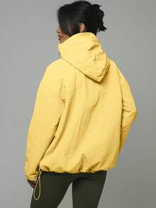 Musera Sport 尼龙半拉链口袋细节Logo连帽防风夹克，春夏皆宜，可作雨衣、徒步、运动休闲、假日节日街头服饰、冬季、返校季、健身房、休闲室、日常冬季穿着。 - 鵝黃色 - 查看 3