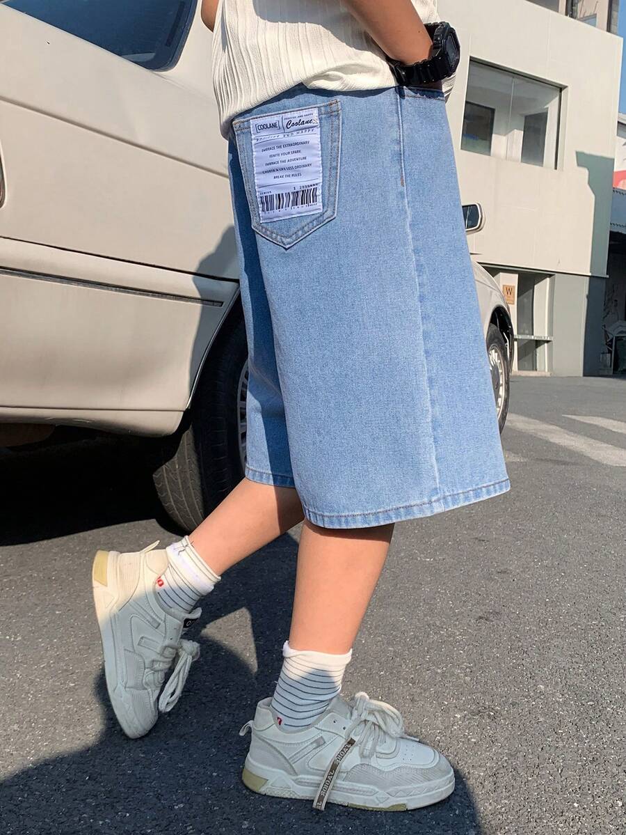 SHEIN Celana Pendek Denim untuk Anak Laki-Laki Remaja, Model Retro Biru, Potongan Lebar dan Longgar untuk Streetwear Musim Panas, Pakaian Sehari-hari Sekolah, Modis, Desain Dasar Sederhana dengan Patch Kecil. - Biru - View 1