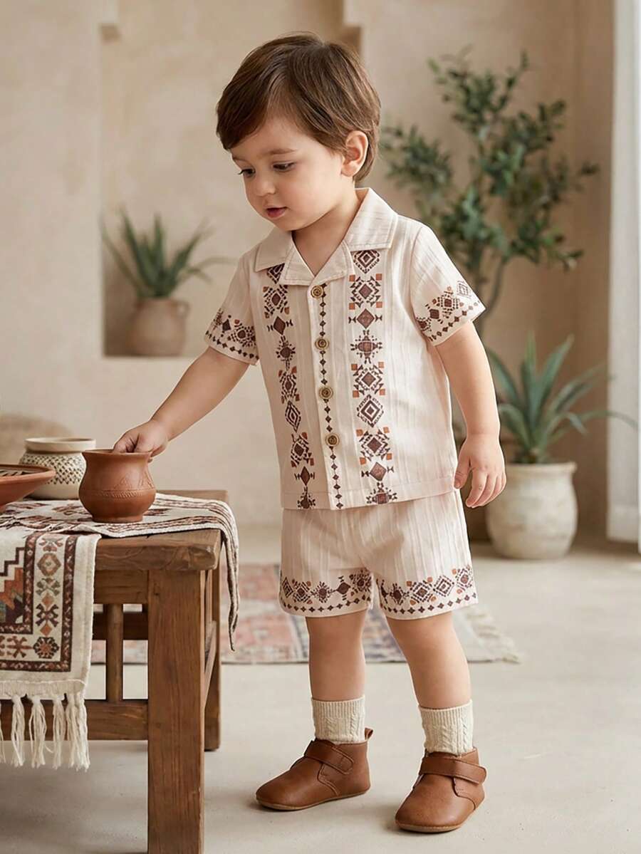 SHEIN Vintaside Kids 男婴几何图案拼接领短袖衬衫和短裤套装 - 白色 - 查看 1