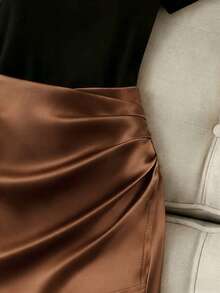 Franclia 一套：时尚高领短袖修身T恤+亮面不规则下摆高腰褶裥紧身裙，春夏时尚两件套 - 黑色 - 查看 4