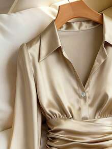 Franclia Petite 香槟色高级缎面V领单排扣褶皱泡泡袖修身衬衫，优雅法式风格，适合通勤、约会等场合，百搭修身显瘦上衣，秋季缎面衬衫，真丝衬衫，金色衬衫，女士缎面衬衫，真丝衬衫，女士缎面衬衫，优雅衬衫，缎面上衣，女士衬衫，优雅高贵女士上衣和衬衫，职业衬衫，女士长袖上衣 - 棕色 - 查看 3