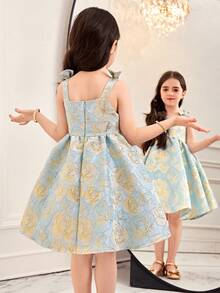 SHEIN فستان كاجوال بدون أكمام مزخرف بزهور صغيرة للفتيات الصغيرات - ازرق وابيض - مشاهدة 13