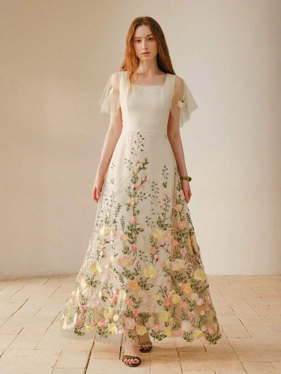 MOTF PREMIUM 女士优雅花卉刺绣连衣裙 - 杏色 - 查看 1