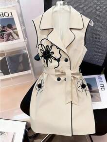 GlowEve 女士花卉刺绣双排扣撞色滚边系带无袖风衣 - 杏色 - 查看 4