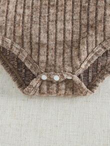 SHEIN 2件套女婴保暖可爱磨毛罗纹高领连体衣和格子背带A字裙套装，适合外出、度假、聚会和各种场合。 - 棕色 - 查看 4