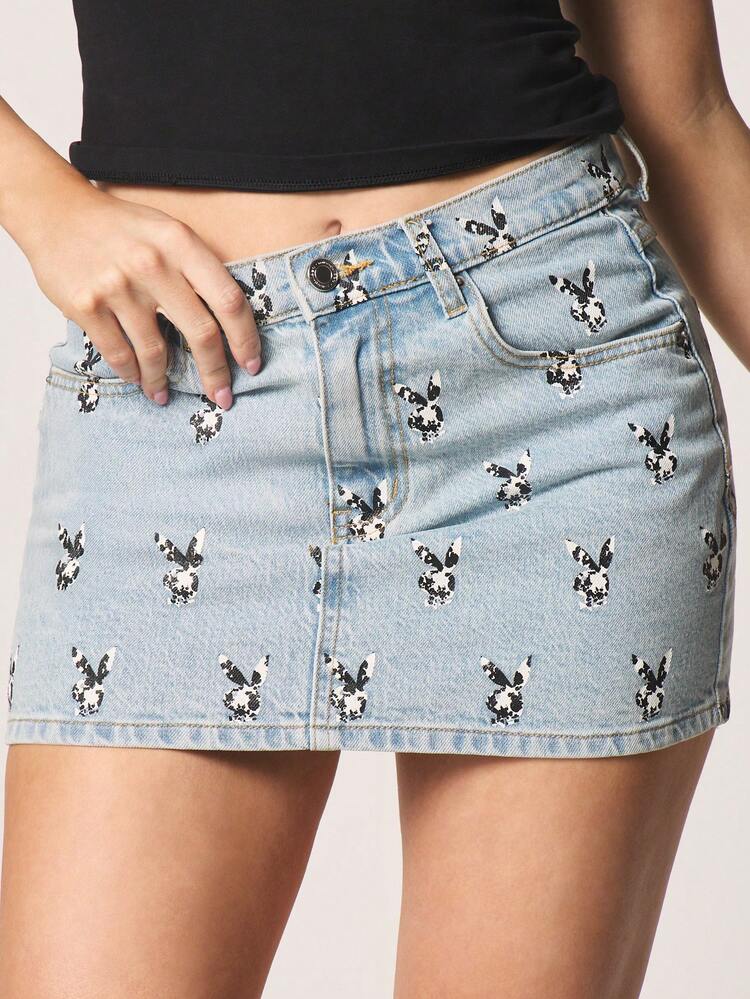 Missguided x Playboy Denim Rock mit durchgehendem Muster-Aufdruck, hoher Taille, A-Linie, lässig, Sommer Festival, süßes grafisches Design, Damen Mode Minirock