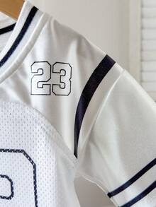 SHEIN Playful Pals Baby Mädchen V-Ausschnitt gestreiftes & numerisches Muster Lässig Sport Straßen Mode Jersey Top