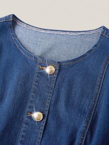 SHEIN MOD 大码女式圆领单排扣休闲无袖牛仔连衣裙，女式无袖A字牛仔连衣裙，金色纽扣细节，夏季连衣裙，情人节连衣裙，婚礼派对连衣裙，生日连衣裙，外出连衣裙，优雅连衣裙，度假连衣裙，亮片连衣裙，蓝色连衣裙 - 中等水洗藍 - 查看 3