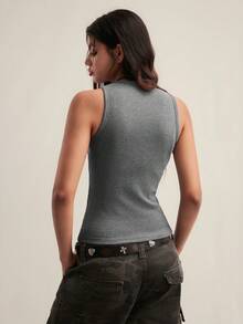 Easelle 复古休闲镂空修身背心（女款） - 灰色 - 查看 2