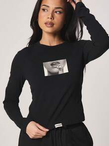 Missguided x Playboy Women's Long Sleeve Graphic Tee With Artistic Print And Crew Neck Perfect For Casual Fall Winter Layering - Black - View 5