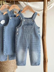 SHEIN Vintaside Kids 男婴牛仔背带裤，复古水洗牛仔面料，时尚舒适，可个性化定制，前口袋，可调节肩带，宽松舒适，适合日常外出、度假、居家、聚会等场合，是一款四季皆宜的百搭时尚单品。 - 藍色 - 查看 3