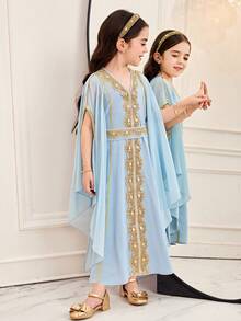 SHEIN Young Girl Applique Decor V-Neck Batwing Sleeve Elegant Dress  Elegant Retro Dress, Gorgeous Print Pattern, Casual Minimalist Young Girls Dress Suitable For Spring And Summer, Prayer Abaya, Easy Comfort, Casual Wear, Vacay Vibes, Modest Kaftan, Jalabiya Girls Matching Dresses فستان فساتين جلابياتفساتين بنات جلابياتjalabiya  عباياتabaya Abaya الملابس التقليدية العربية  جلابيةjalabiya قفطان - Blue - View 4