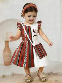 Vestido infantil de verão em vermelho e branco com patchwork em cores contrastantes, mangas flare e bolsa transversal. Estampa de estrelas, lua e listras geométricas. Leve e delicado. - Multicolorido - Ver 4