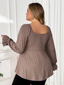 SHEIN CURVE+ 大码女式休闲长袖衬衫，系带前襟，柔软舒适面料，居家外出皆宜的可爱T恤，纯色心形领口荷叶边下摆长袖T恤 - 棕色 - 查看 2