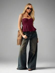 MISSGUIDED Blusa sin mangas con escote de corazón, ajustada en el busto, con volantes en el bajo y tirantes de espagueti - Burdeos - Ver 3