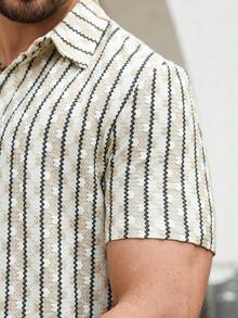 VENTUSAIL Bộ đồ nam gồm áo sơ mi ngắn tay cài cúc phía trước kẻ sọc và quần short màu trơn có túi bên hông. - Nhiều màu - Xem 3